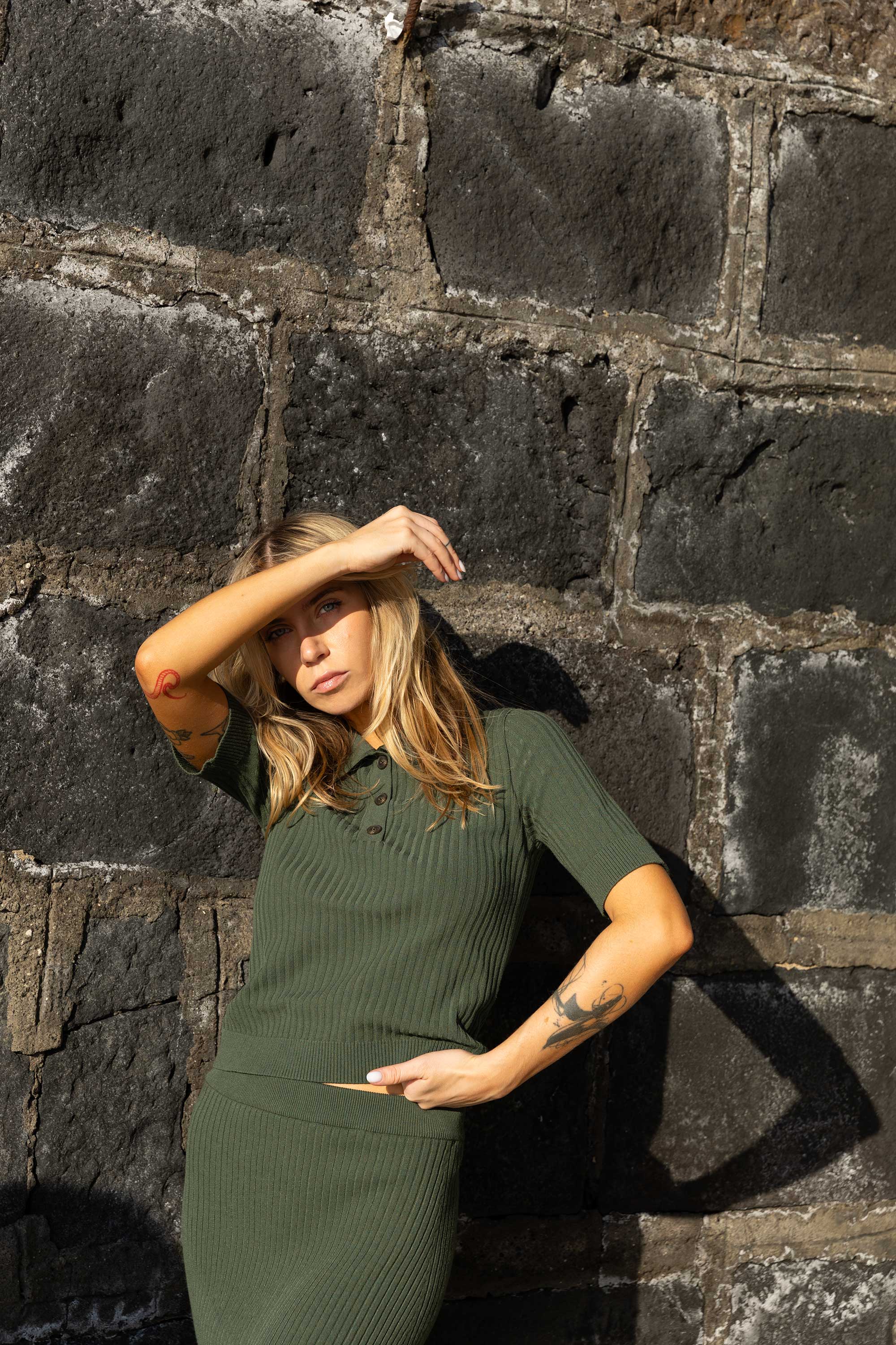 Cheboksari shahrida er-xotin bilan jinsiy aloqa Qiz erkakning yalang qoynini qamchi bilan urdi (video yuklab olish)