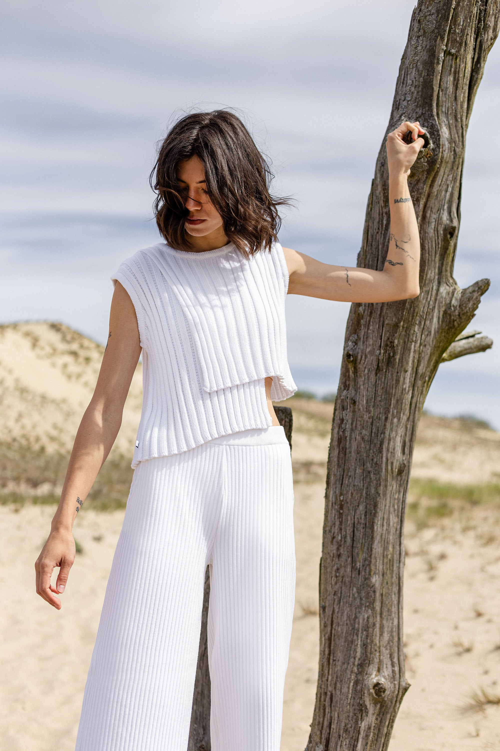 Nuovo Asymmetric Top White