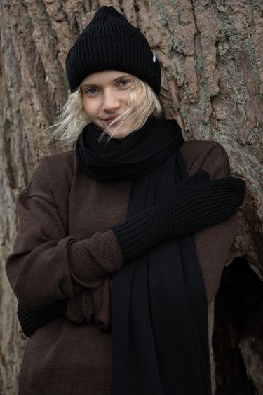 Via 100% Merino Scarf Black