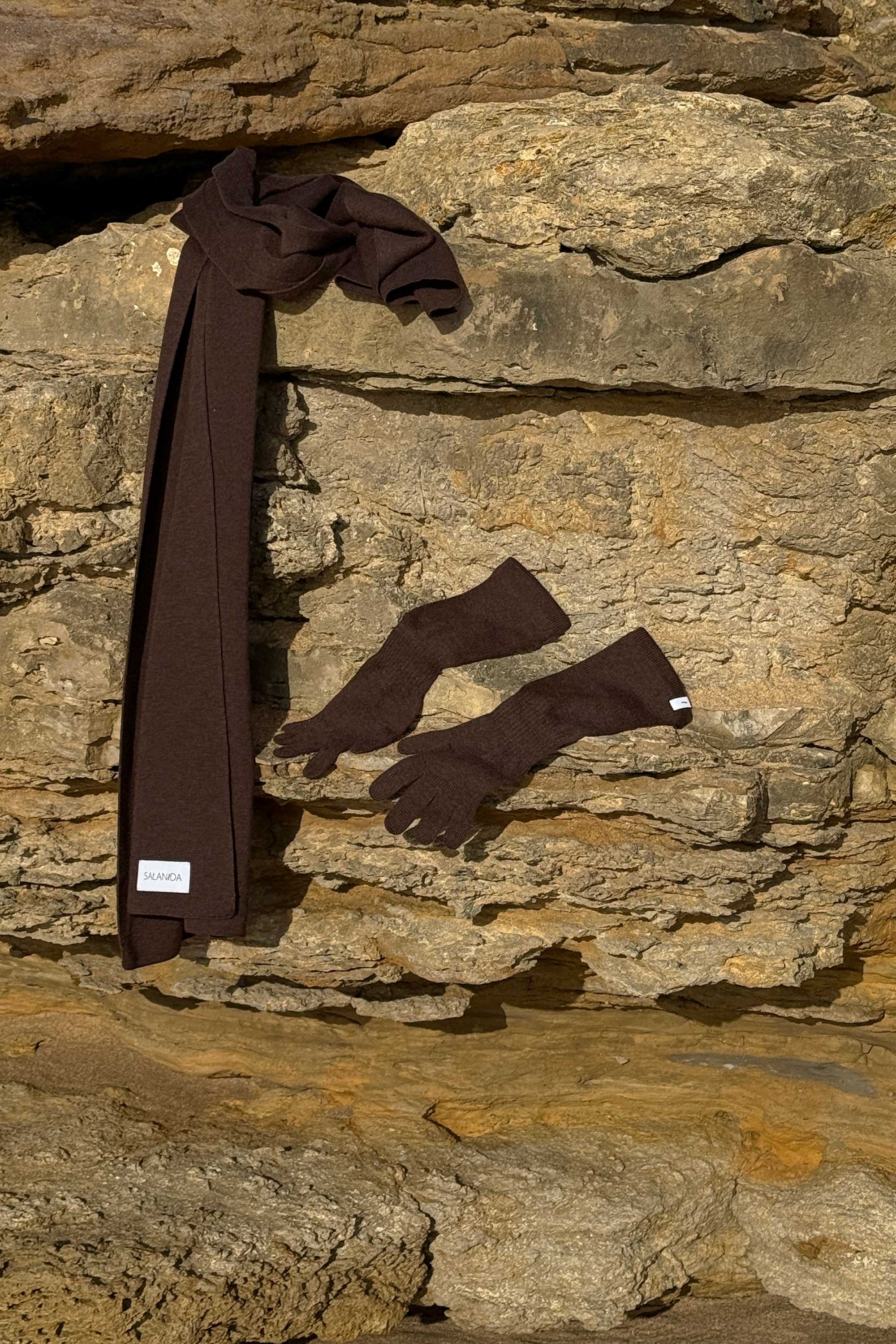 Via 100% Merino Gloves Chocolate *NEW IN*