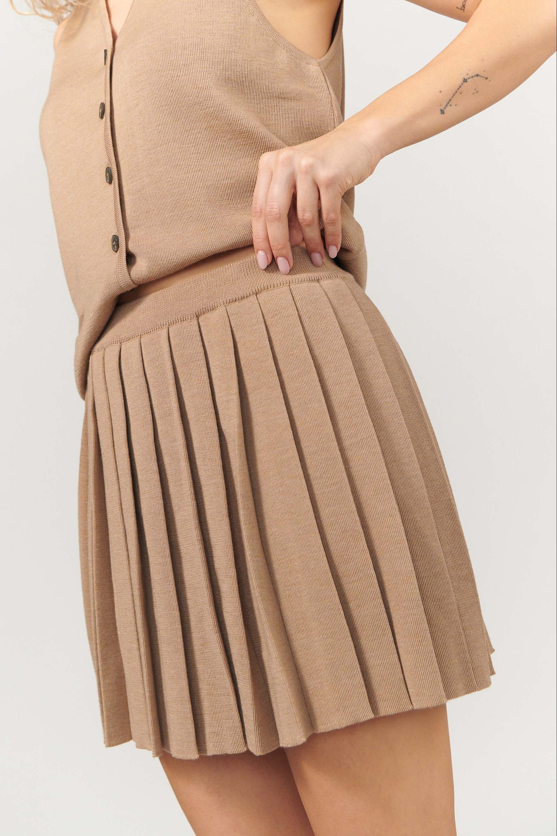 Piccolo Pleated 100% Merino Mini Skirt Beige