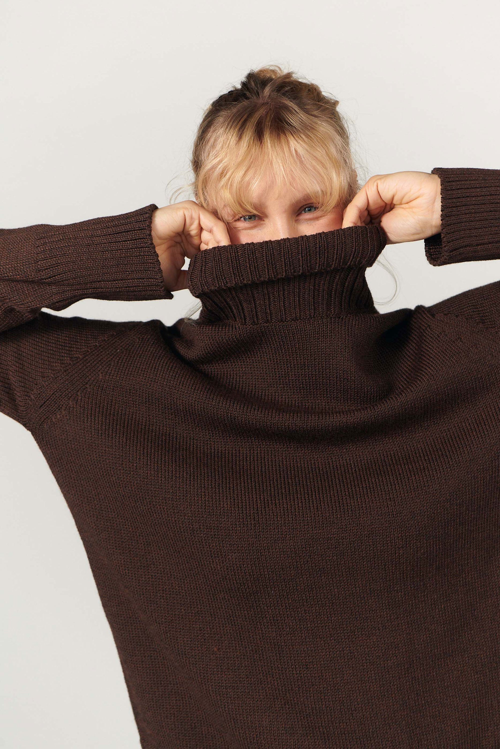 Morbido 100% Merino Turtleneck Chocolate