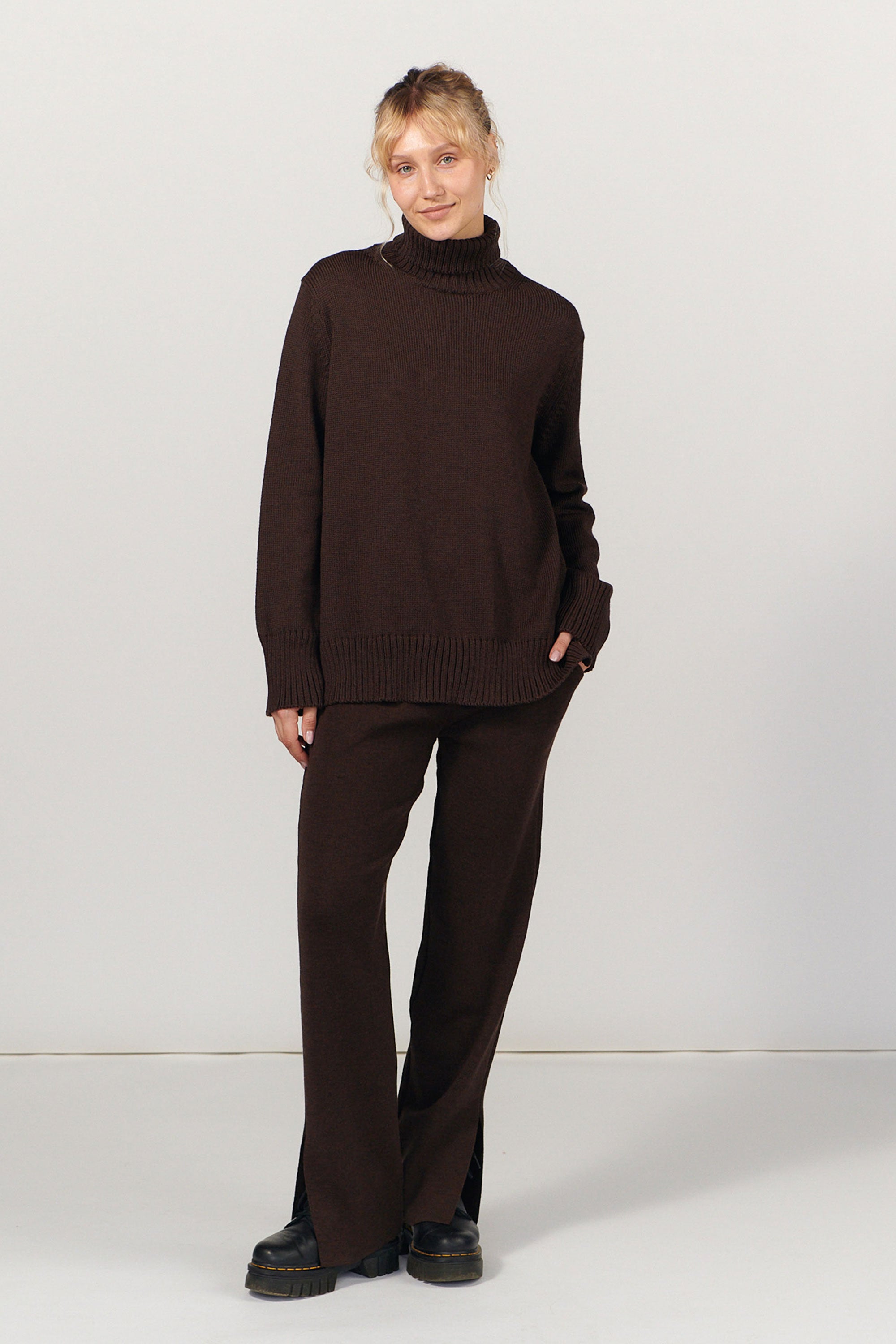 Morbido 100% Merino Turtleneck Chocolate